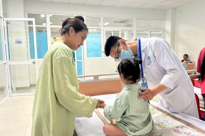điều trị thành công, cứu sống bệnh nhi mắc sốt xuất huyết thể não nặng